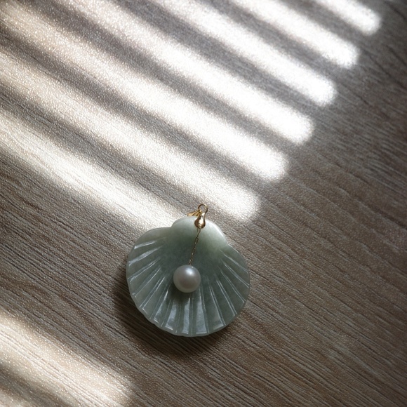 10k solid gold jade and pearl pendant - Picture 5 of 7